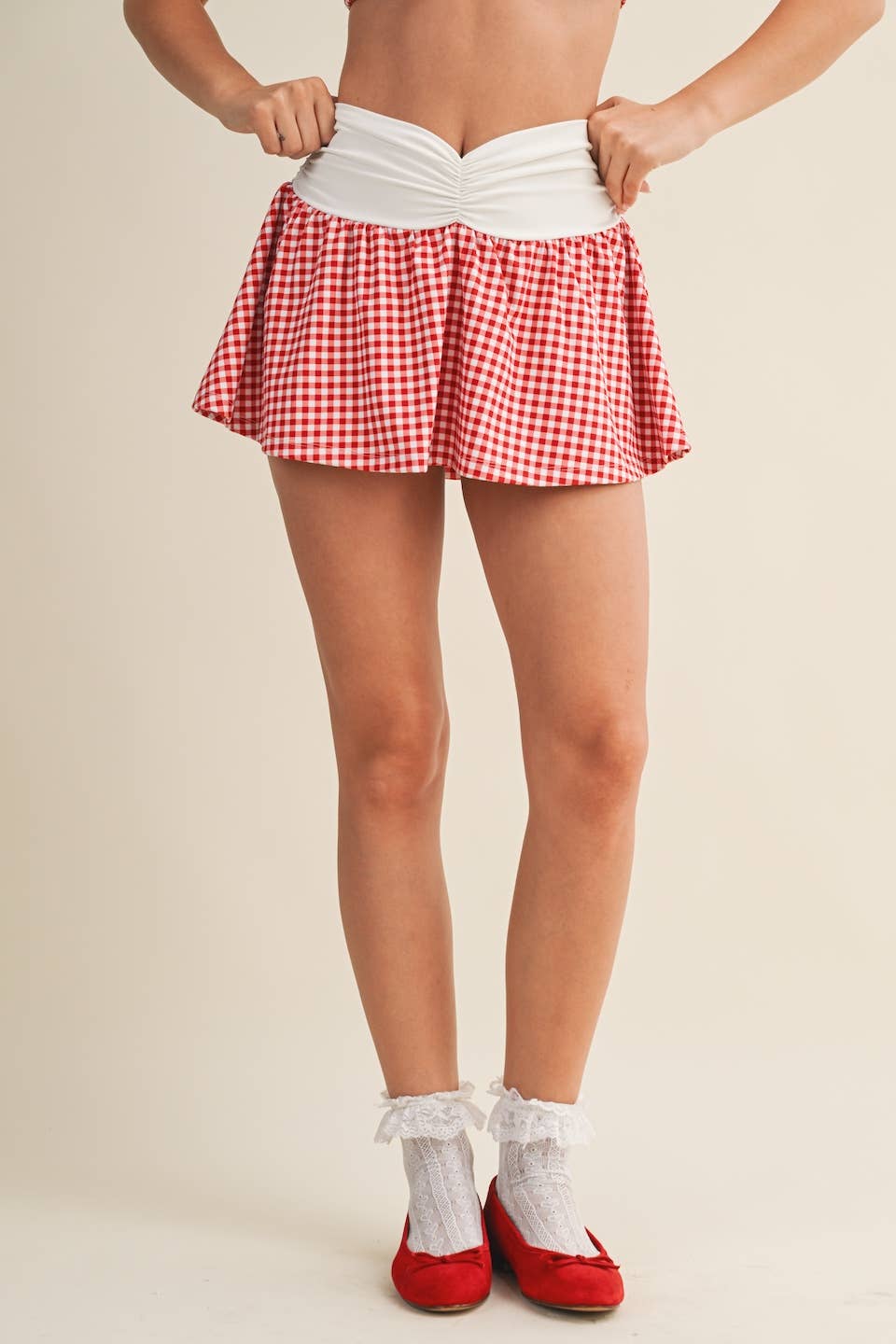 Gingham Print Ruched Waistband Mini Skort: Red Gingham / M